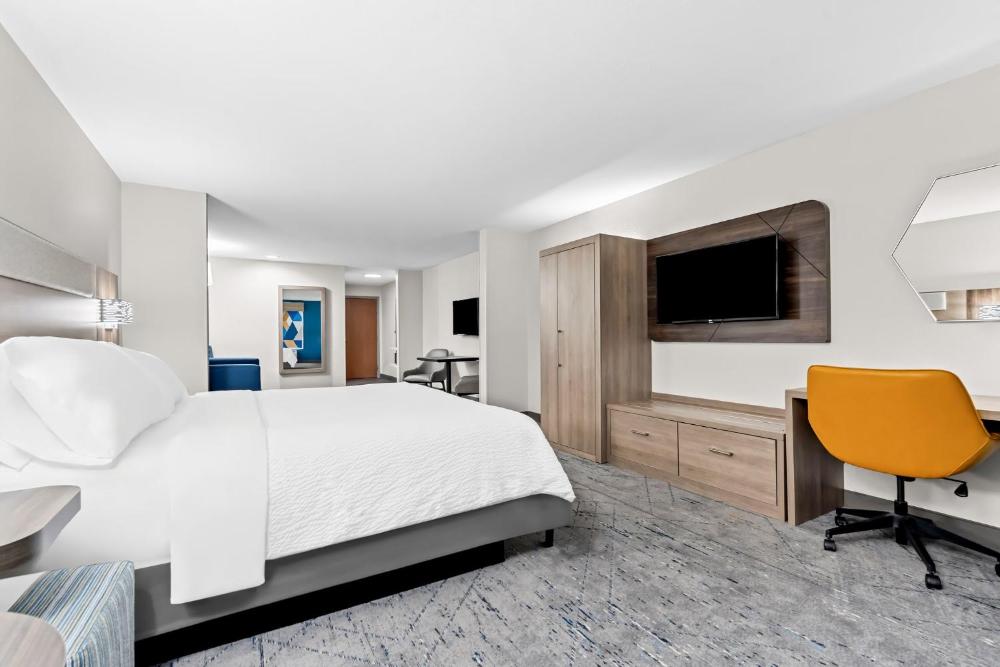 King Suite with Sofa Bed - Non-Smoking interior